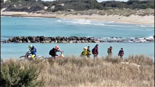Motocross sulle dune e fra gli utenti a Torre Guaceto: “Fermateli”