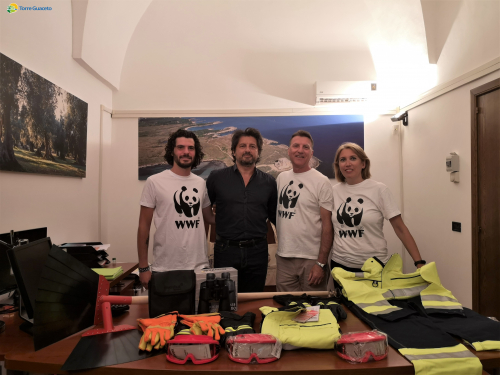 Attrezzatura per fronteggiare gli incendi in dono dal WWF Brindisi a Torre Guaceto